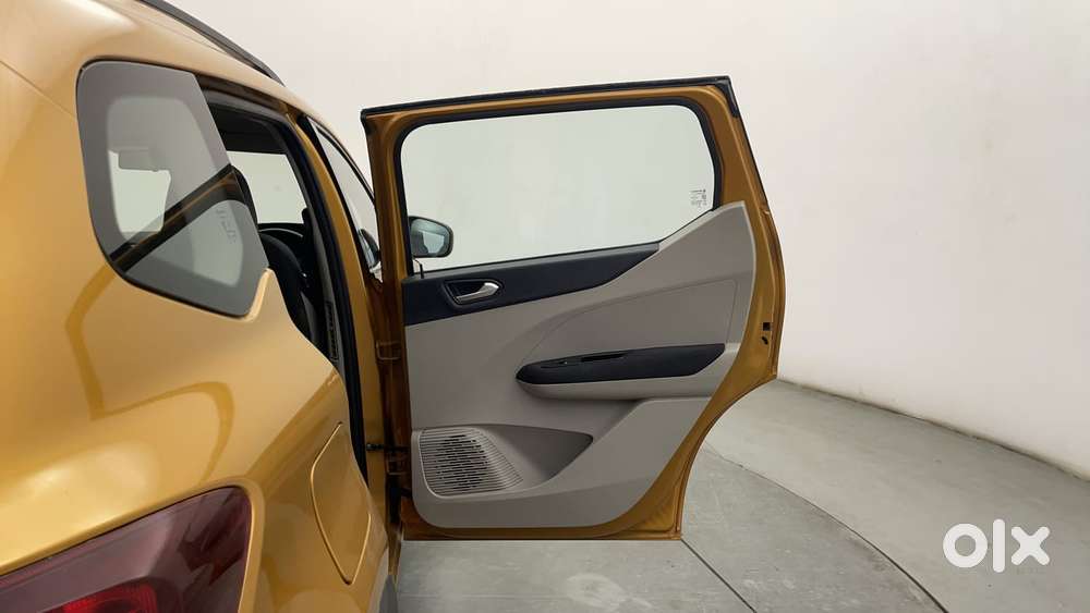 Renault Triber Rxz, 2019, Petrol