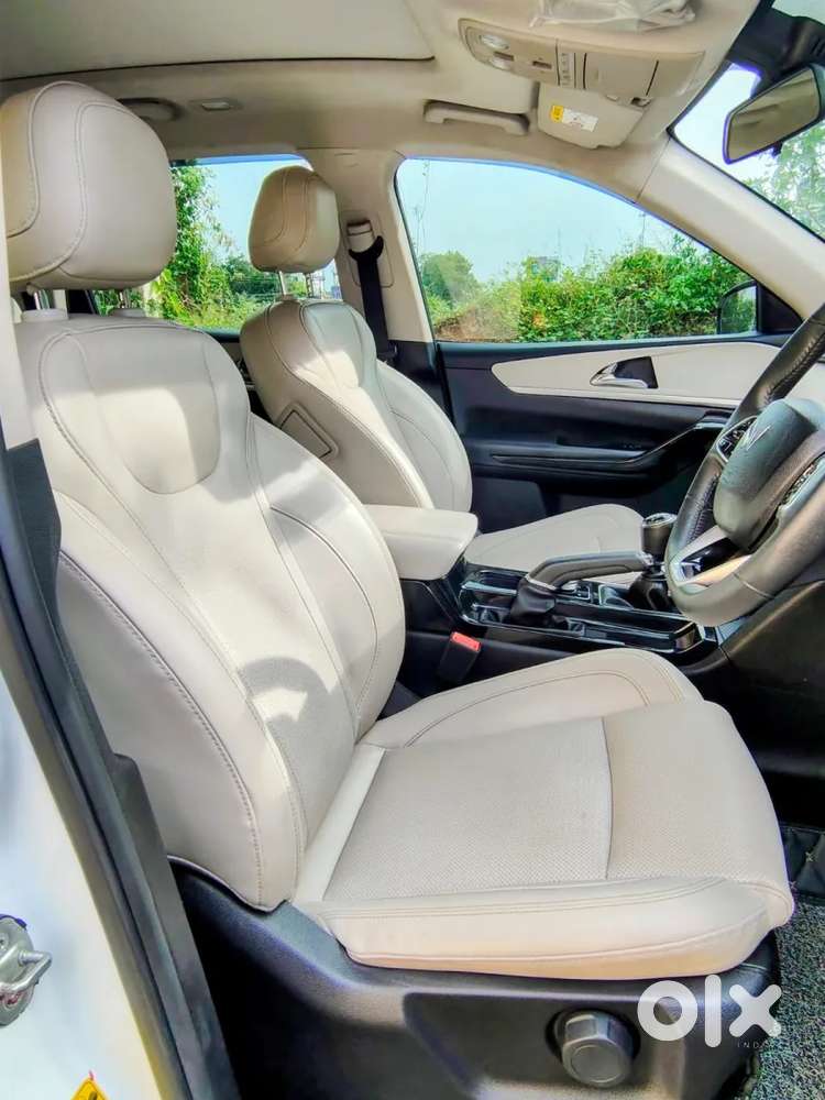 Mahindra XUV700 2.2 AX 7 Diesel MT Str, 2023, Diesel