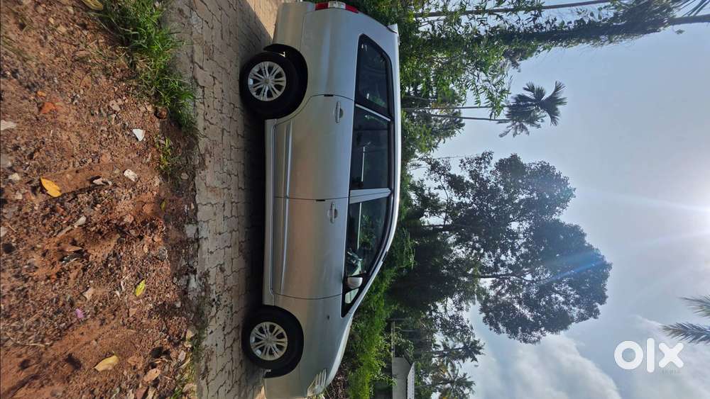 2013 Toyota Innova 2.5 Gx (v-variant Upgrades)  Very Low Kilometer