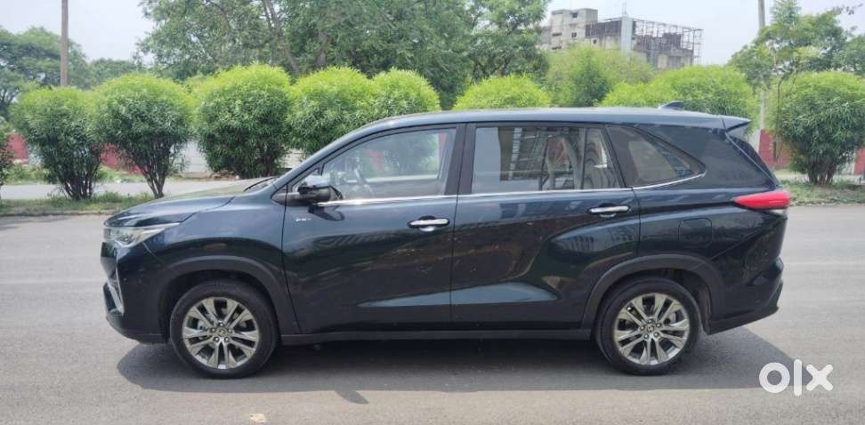 Toyota Innova Hycross 2.0 Zx (o) Hybrid 7 Str, 2025, Petrol
