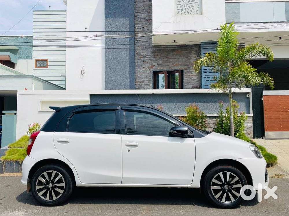 Toyota Etios Liva V Dual Tone, 2019, Petrol