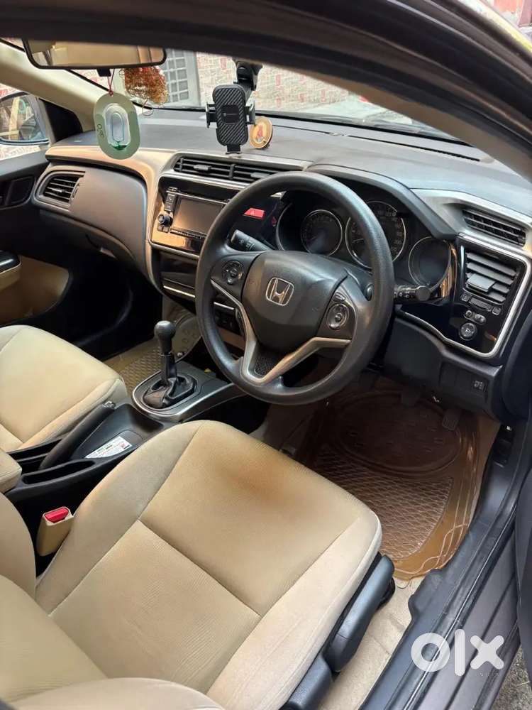 Well Maintained Honda City V Mt 2015