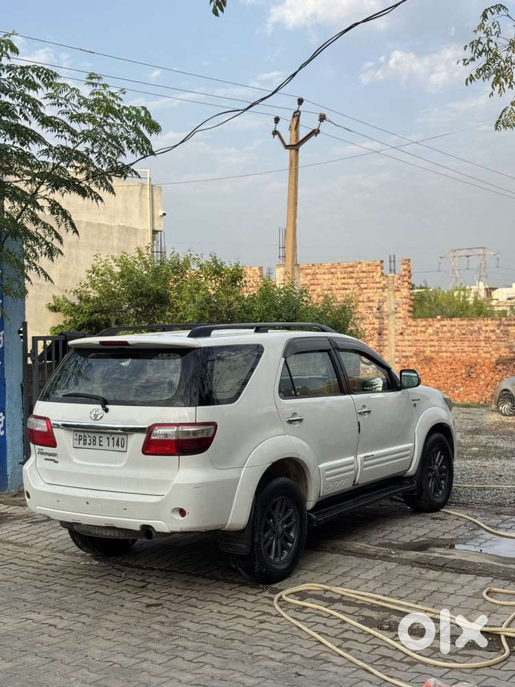 Toyota Fortuner 3.0 4x4 Manual, 2011, Diesel