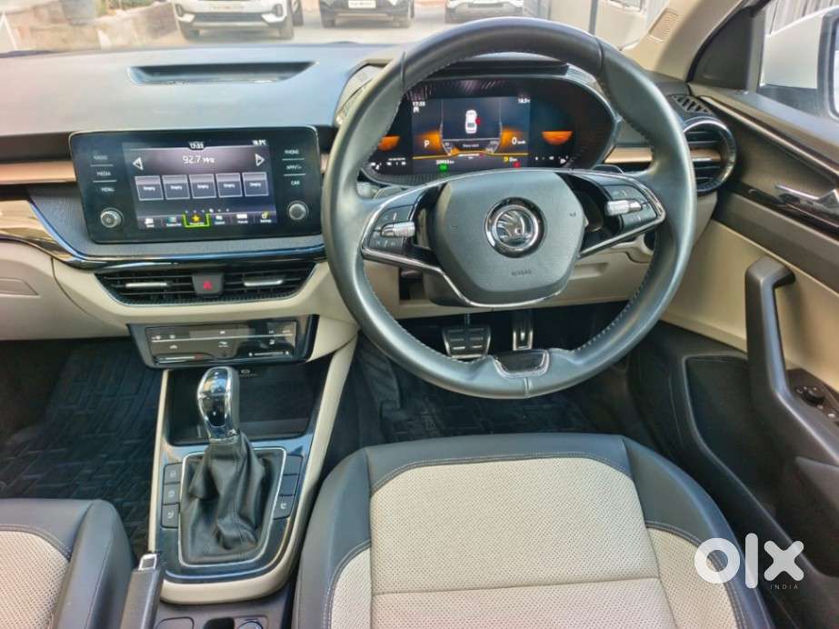 Skoda Slavia 1.0 Tsi Style At, 2023, Petrol