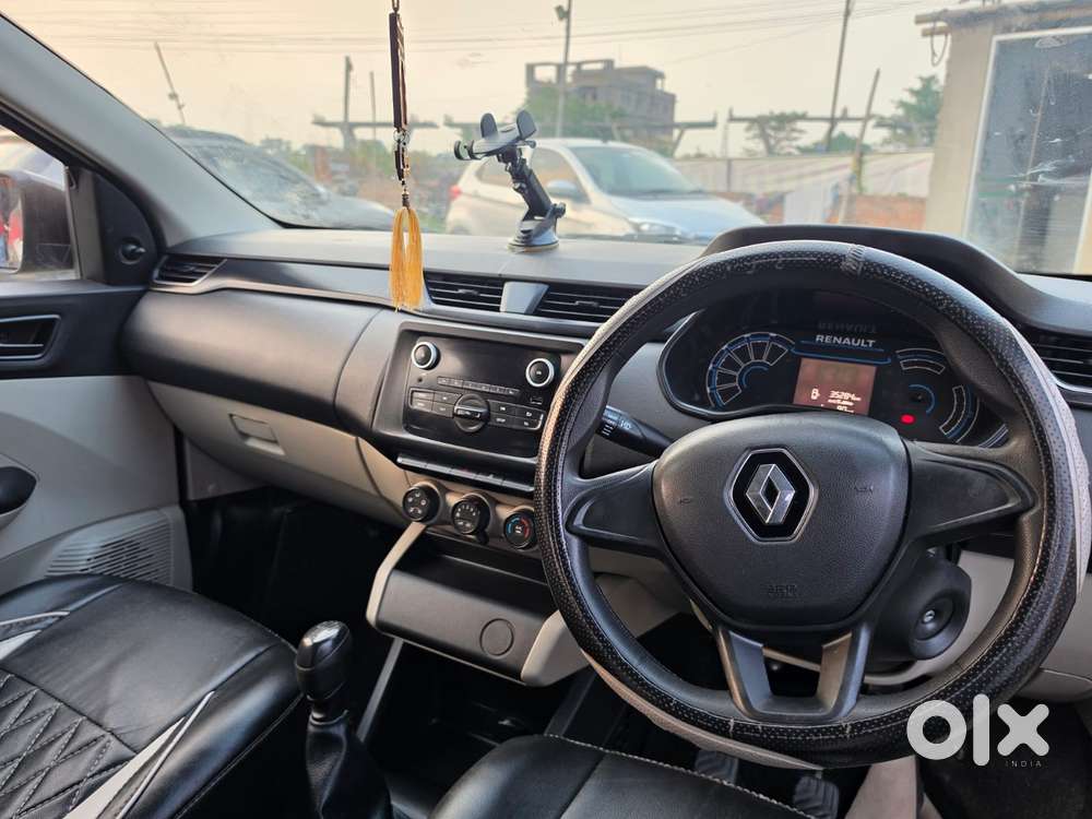 Renault Triber Rxt, 2022, Petrol
