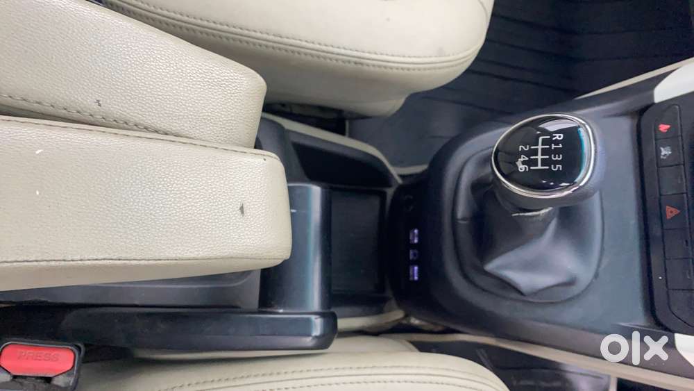 Mahindra Marazzo M8, 2018, Diesel