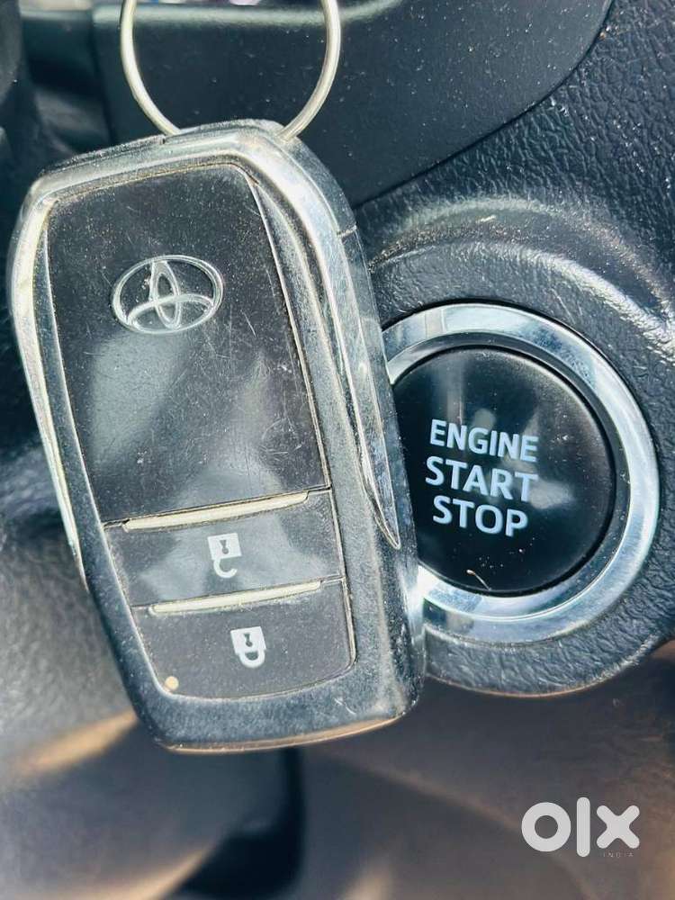 Toyota Innova Crysta 2.4 V, 2016, Diesel