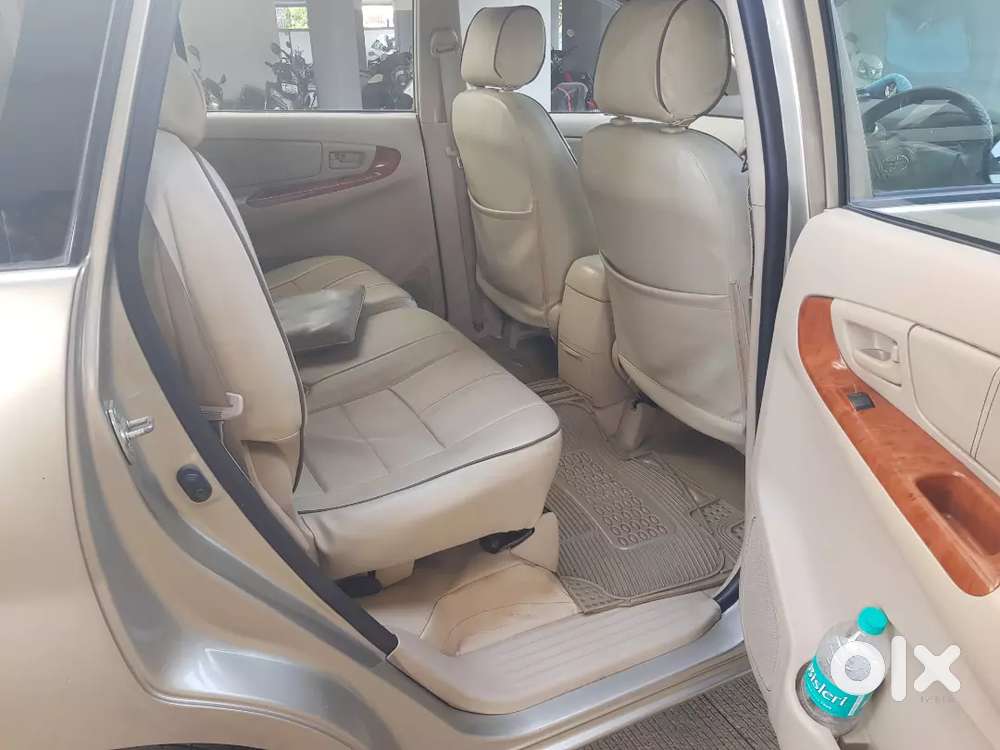 Toyota Innova 2.5-g