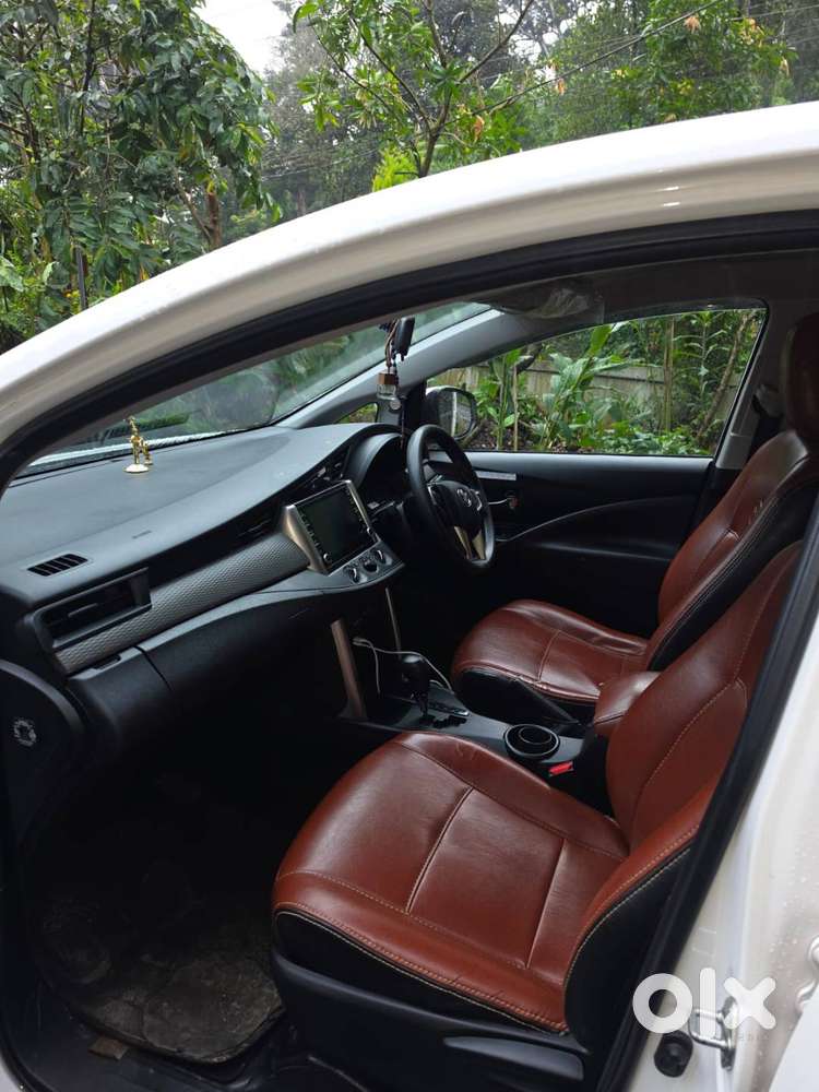 Toyota Innova Crysta 2.4g (at) 2022 Diesel