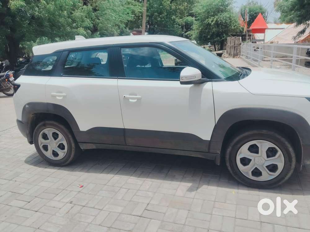 Maruti Suzuki Brezza Vxi 2024