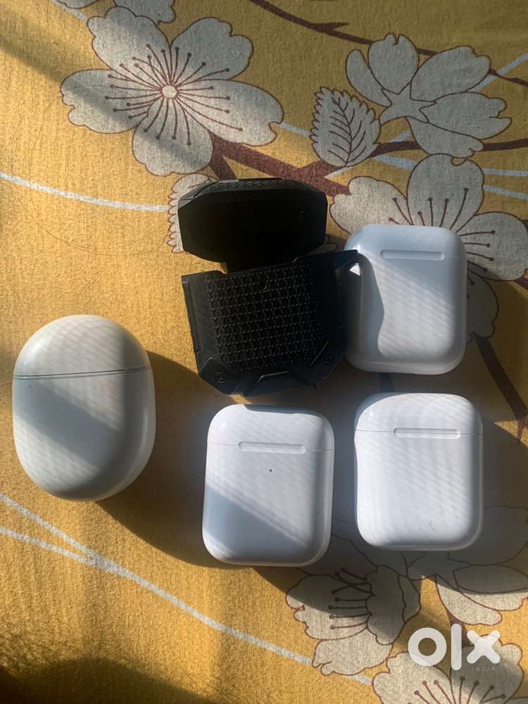 Apple Airpods & Google Earbuds