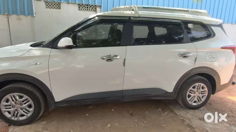Kia Carens 2023 Petrol Well Maintained