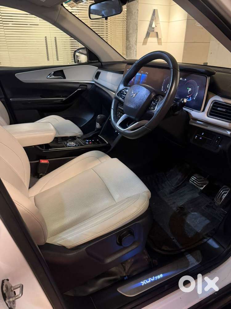 Mahindra Xuv700 2.2 Ax 7 Diesel At Luxury Pack Str Awd, 2024, Diesel
