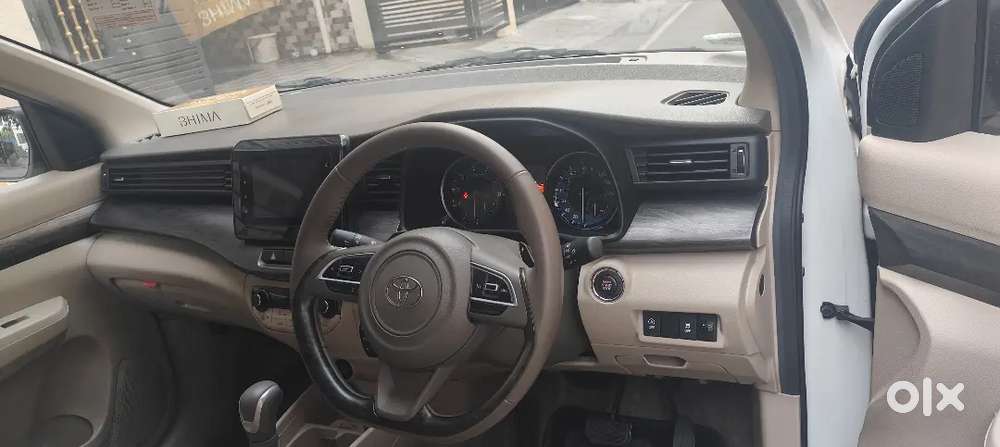 Toyota Rumion V At Petrol Automatic 2025