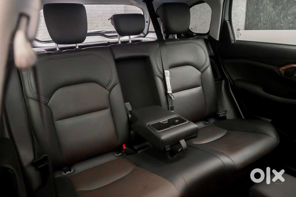 Maruti Suzuki Grand Vitara 1.5 Alpha Plus Intelligent Hybrid Ecvt, 2..