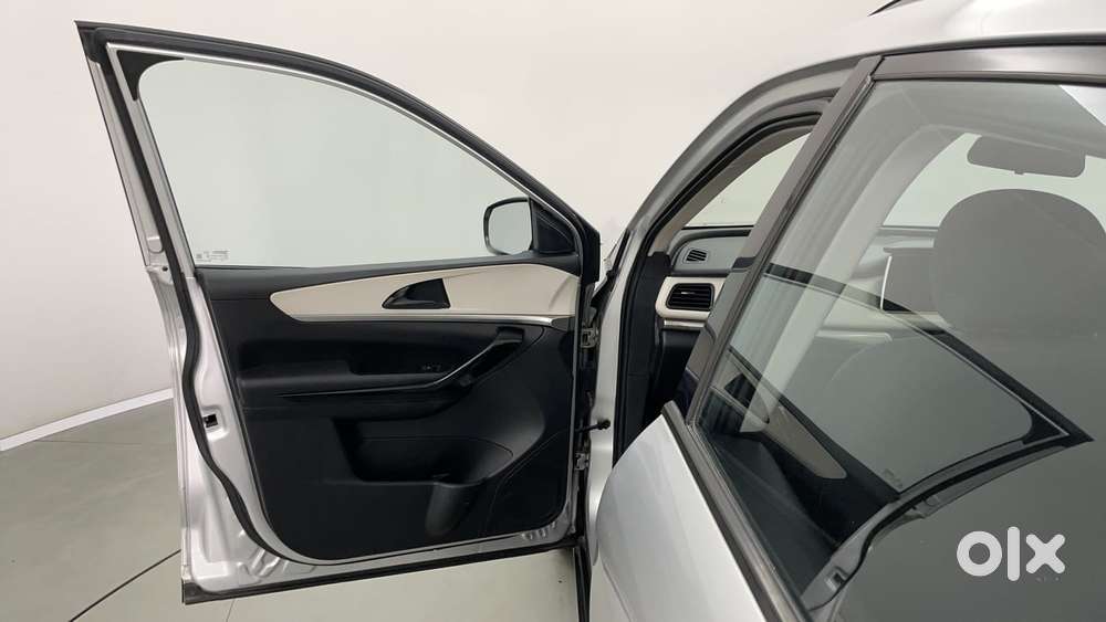 Mahindra Xuv700 2.2 Ax 5 Diesel At 7 Str, 2022, Diesel