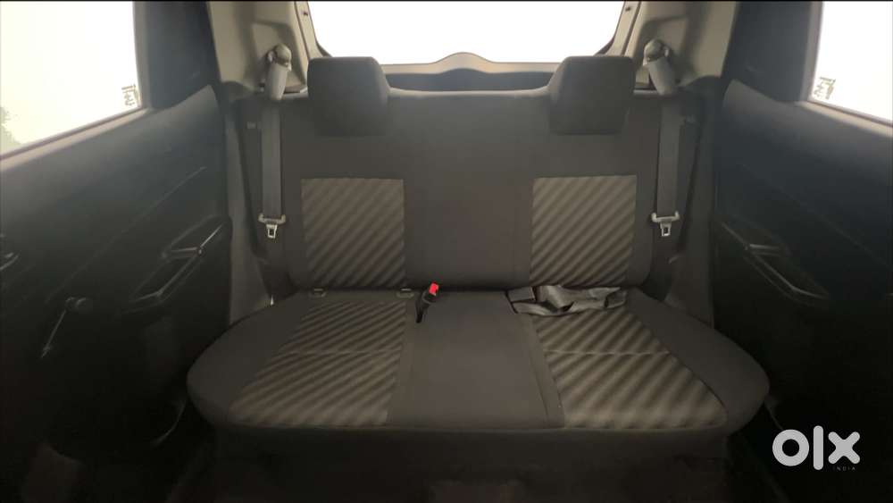 Maruti Suzuki Swift 1.3 Lxi, 2023, Petrol
