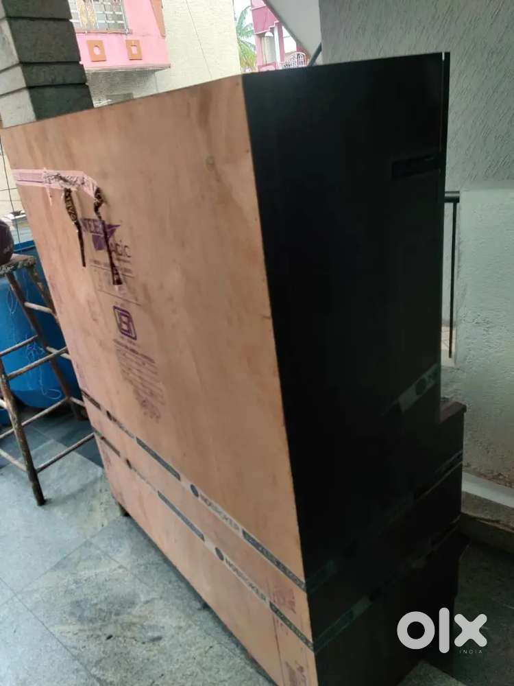 Cupboard with modeller Kitchen shelves