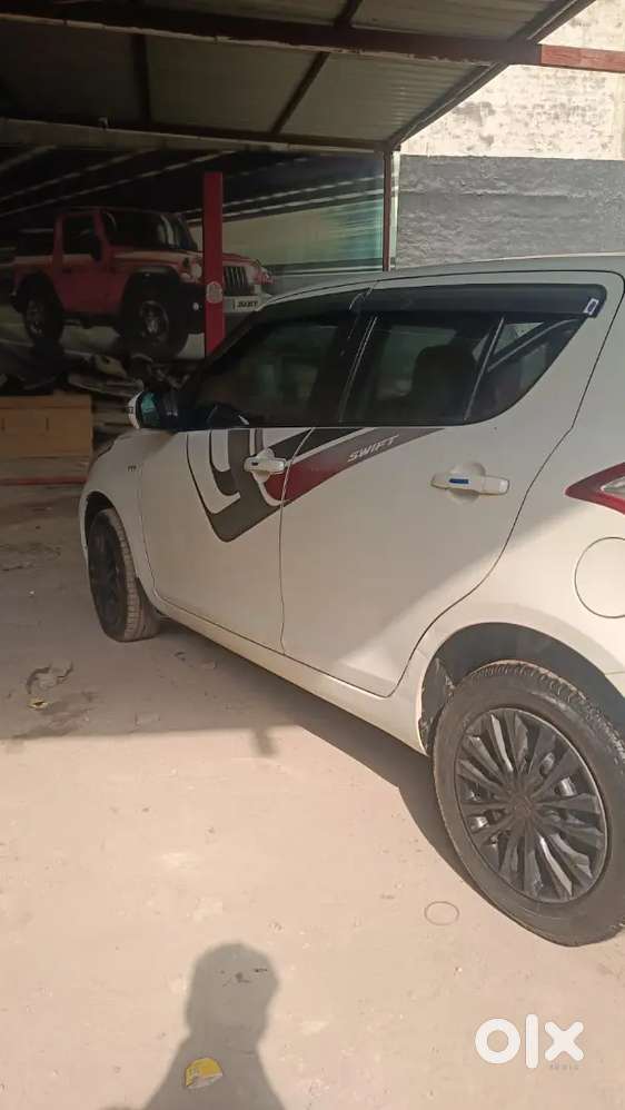 Maruti Suzuki Swift 2013 Petrol 64000 Km Driven