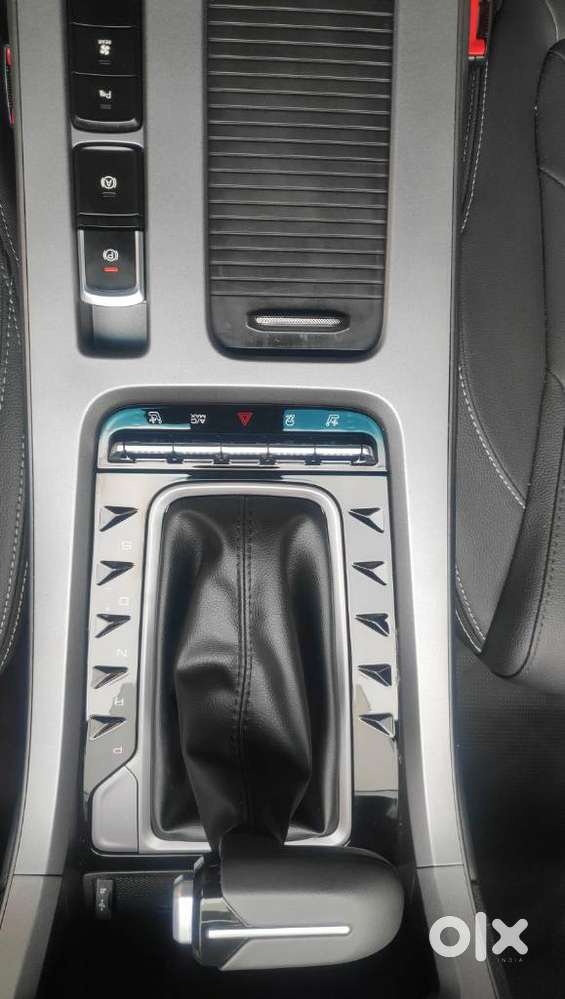 Mg Hector Plus Sharp Pro Blackstorm 1.5 Turbo Petrol Cvt 7 Str, 2025..