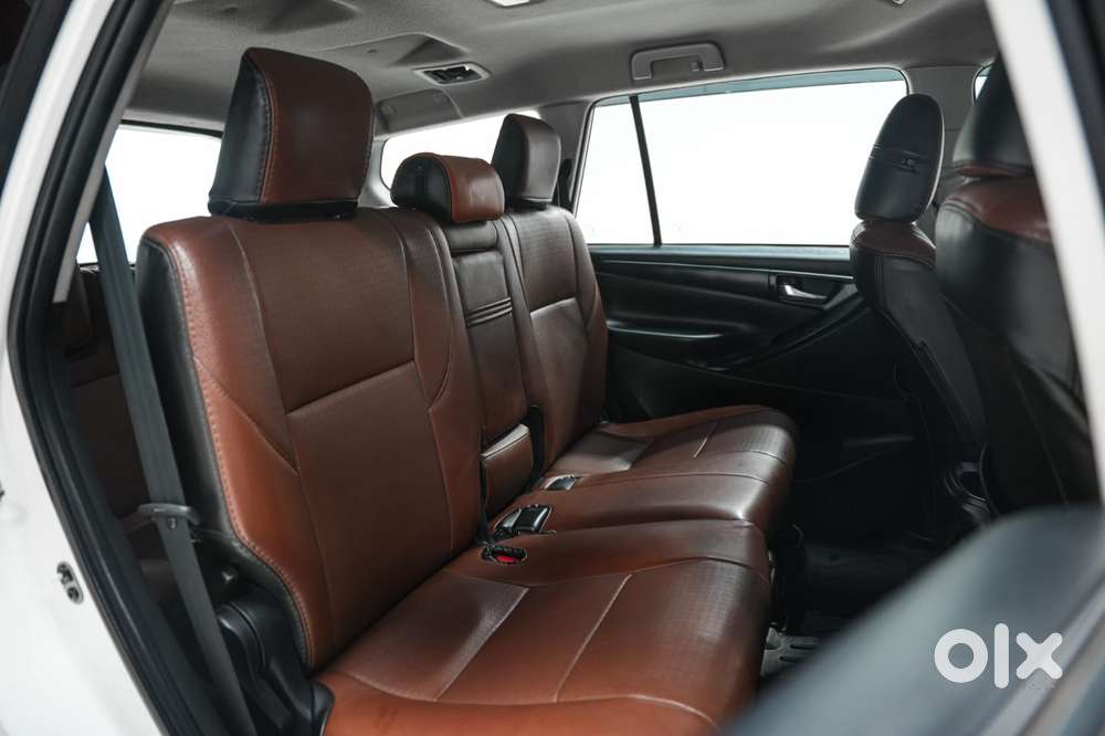 Toyota Innova Crysta 2.4 G Plus Mt 8 Str, 2024, Diesel