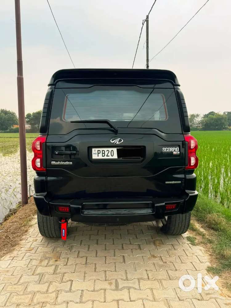 Mahindra Scorpio S6 Plus 2017