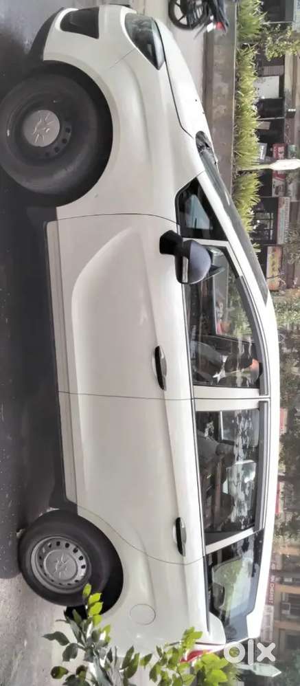 2020 Mahindra Marazzo Colour White Diesel Engine