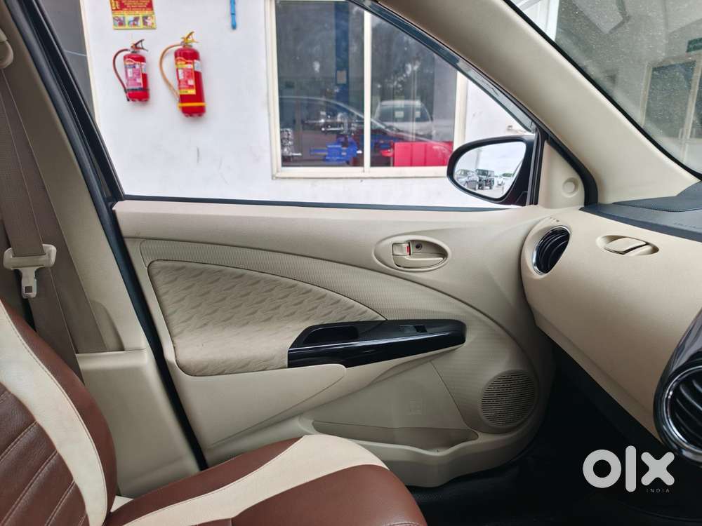 Toyota Etios Liva Vx Dual Tone, 2019, Petrol