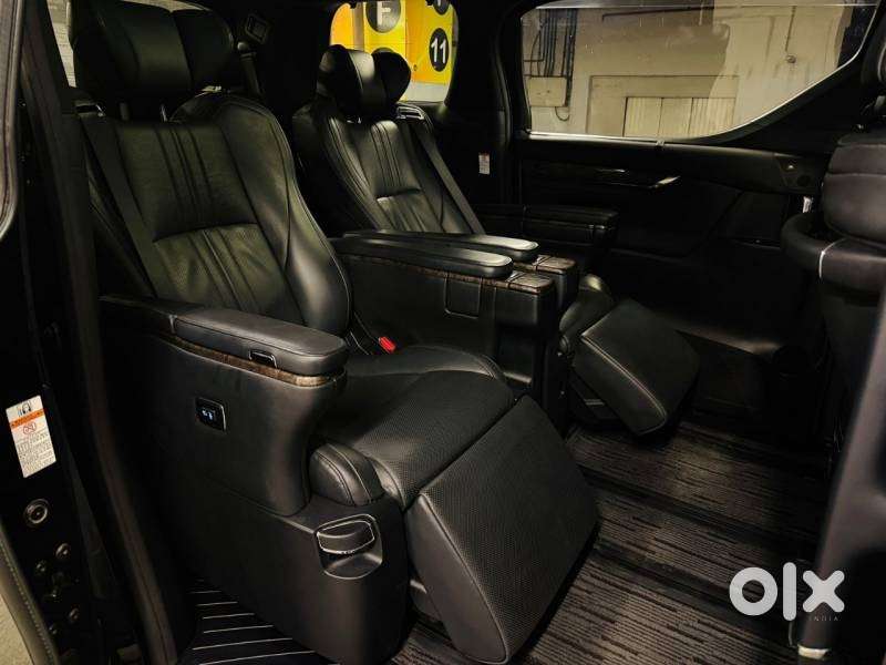 Toyota Vellfire 2.5 Executive Lounge, 2020, Petrol