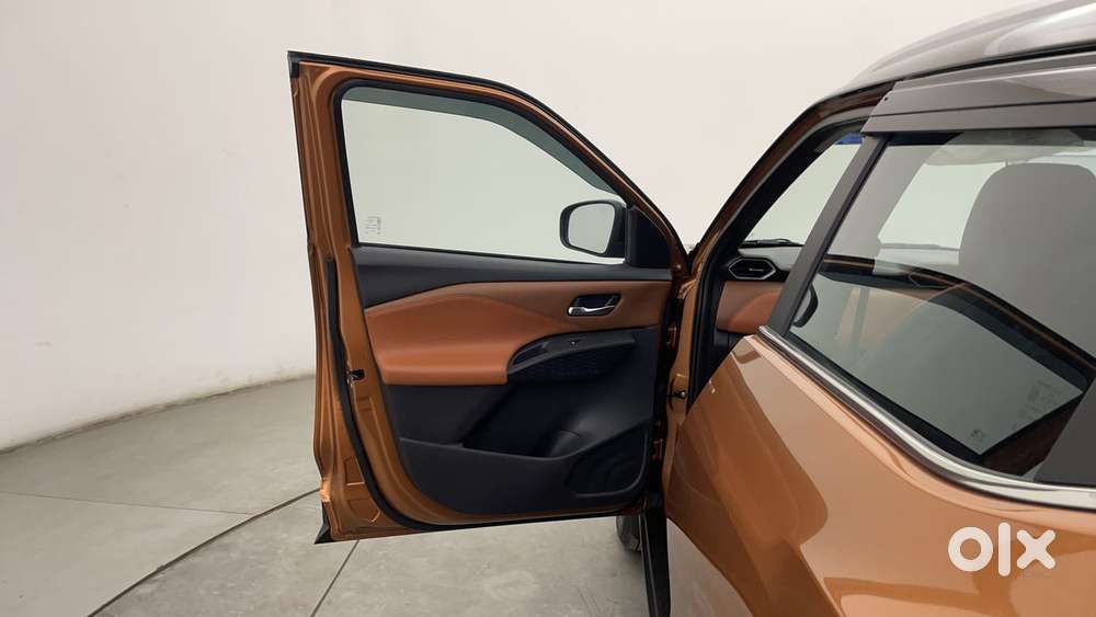 Nissan Magnite 1.0 Xv Premium Dual Tone, 2025, Petrol