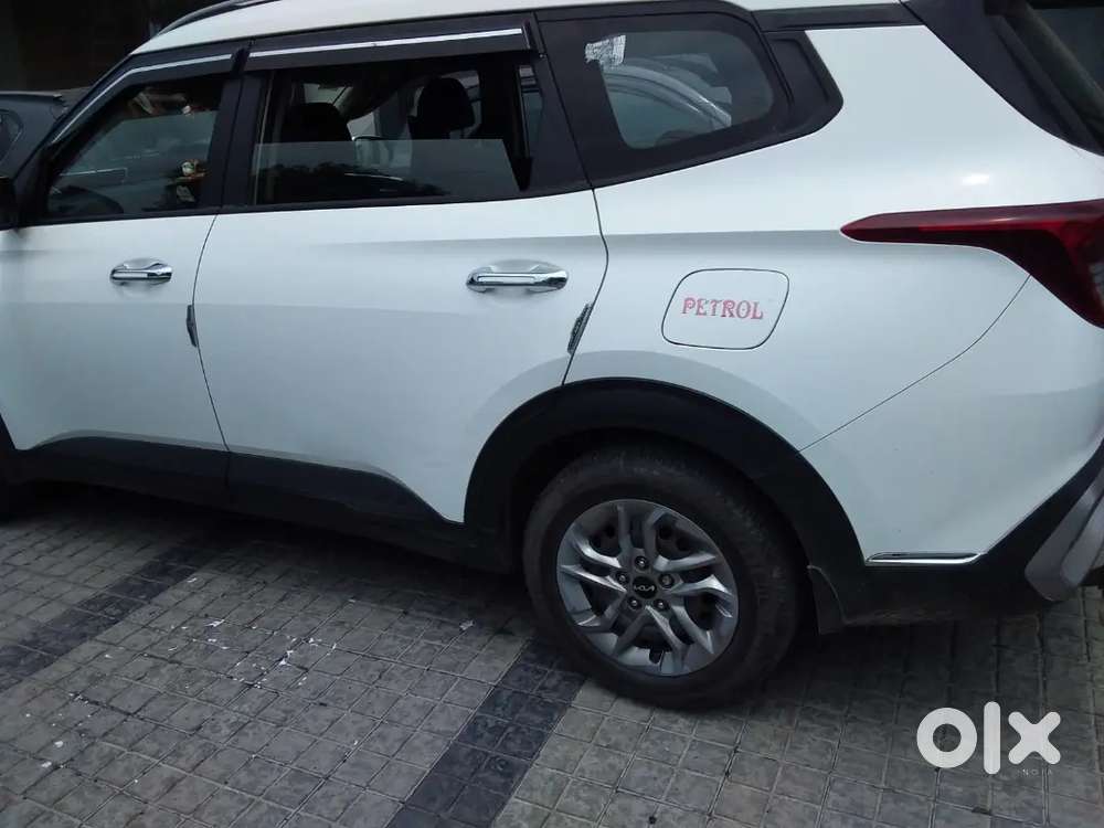 Kia Carens 2022 Petrol Well Maintained