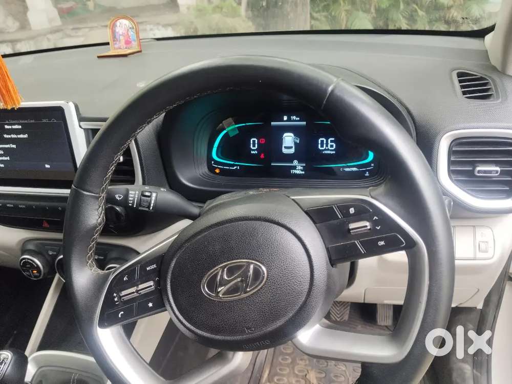 Hyundai Venue 2023 Petrol 18000 Km Driven