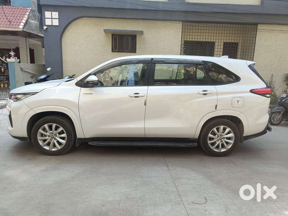 Toyota Innova Hycross 2.0 Vx Hybrid 8 Str, 2024