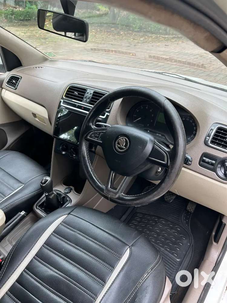 Skoda Rapid 1.6 Ambition Plus 2014