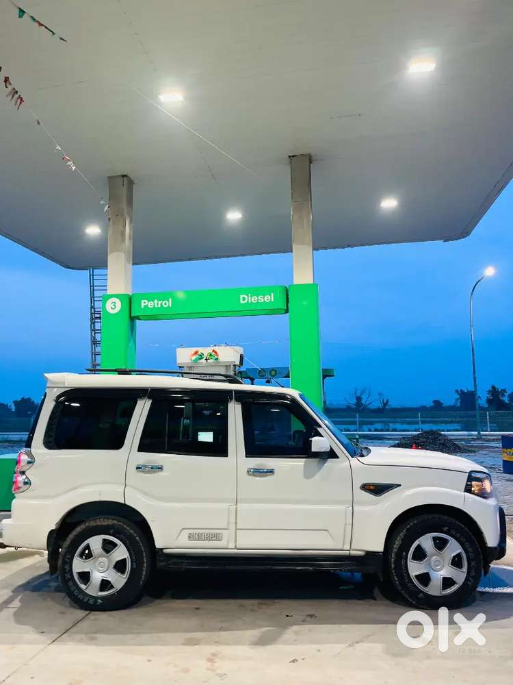 Mahindra Scorpio S6 Plus 2016