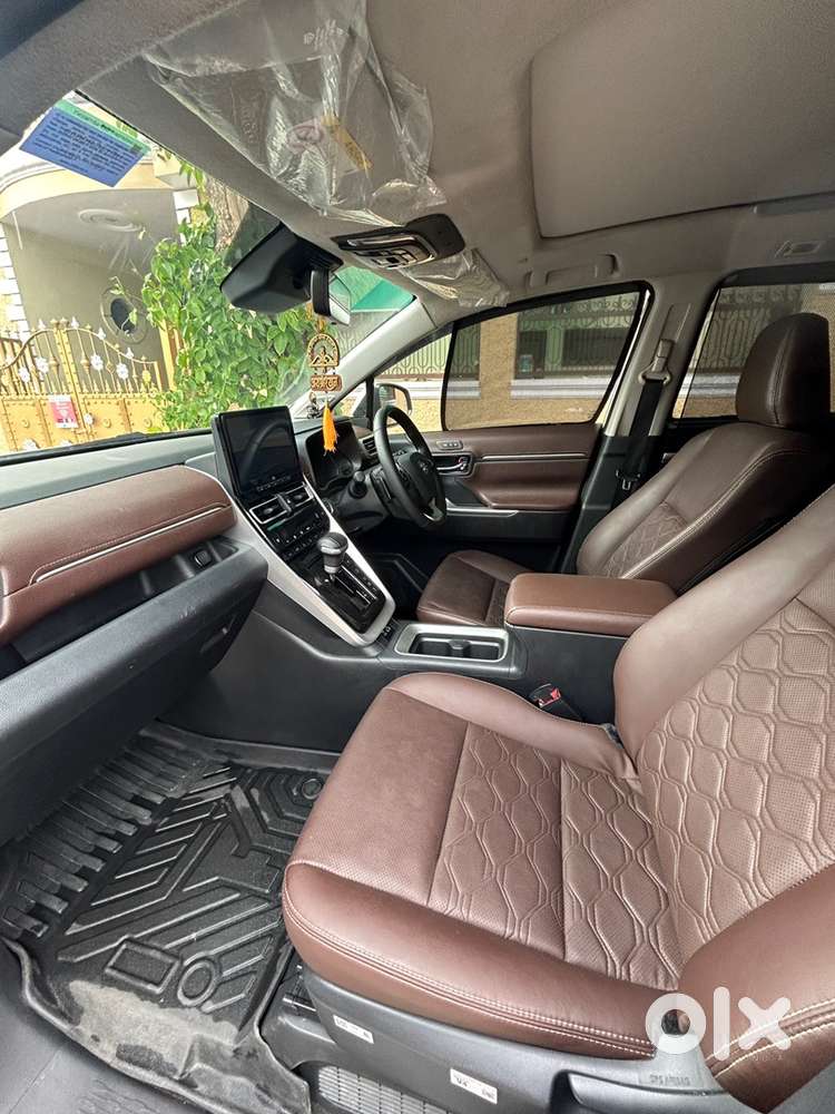 Toyota Innova Hycross Hybrid 2025