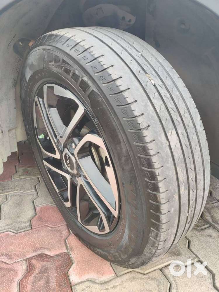 Kia Carens, 2023, Petrol