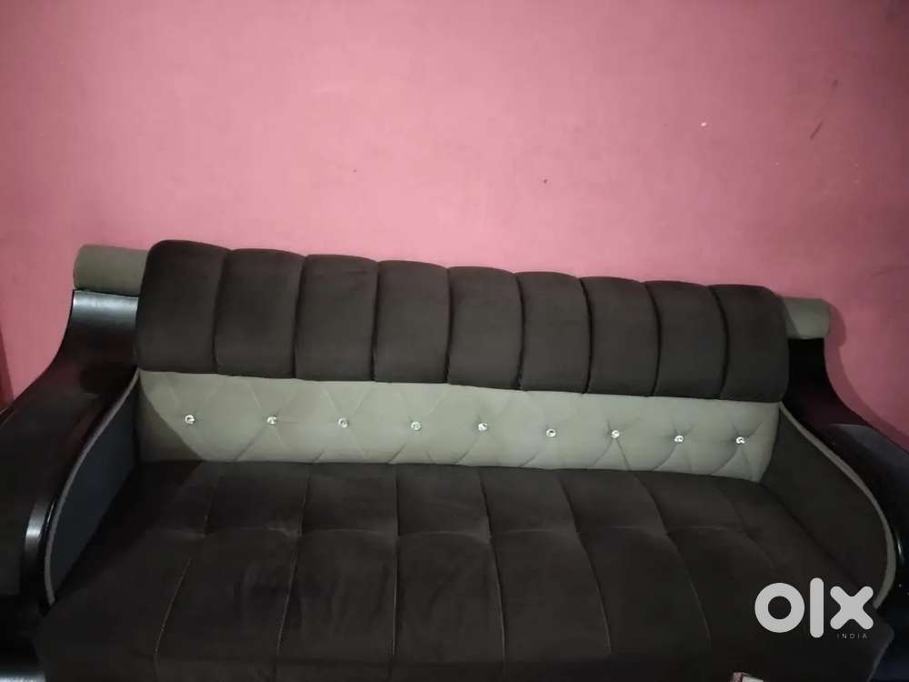 5 Seater Sofa with Center Table