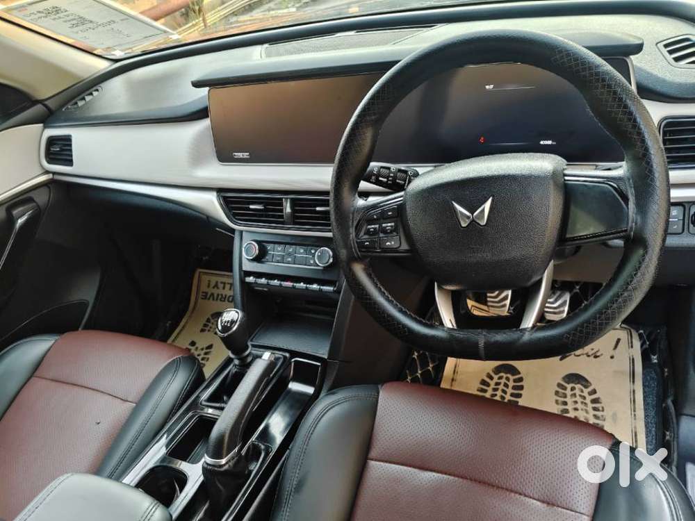 Mahindra Xuv700 2.0 Ax 5 Petrol Mt Str, 2024, Petrol
