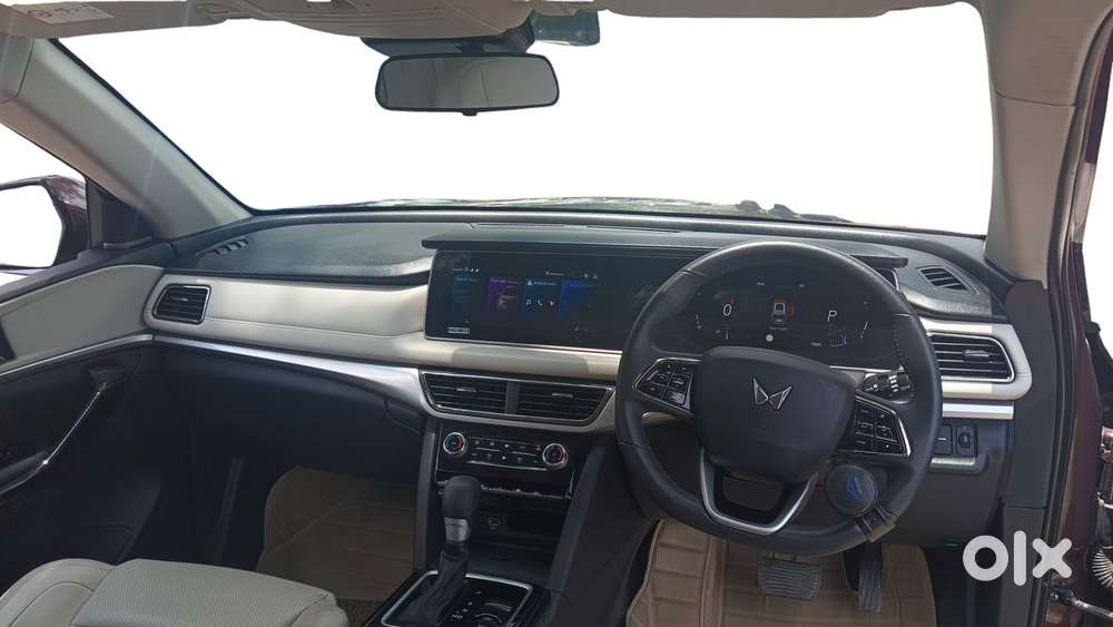Mahindra Xuv700 2.0 Ax 7 Petrol At Luxury Pack Str, 2025, Petrol