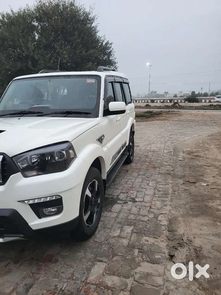 Mahindra Scorpio Classic 2023 Diesel 67000 Km Driven