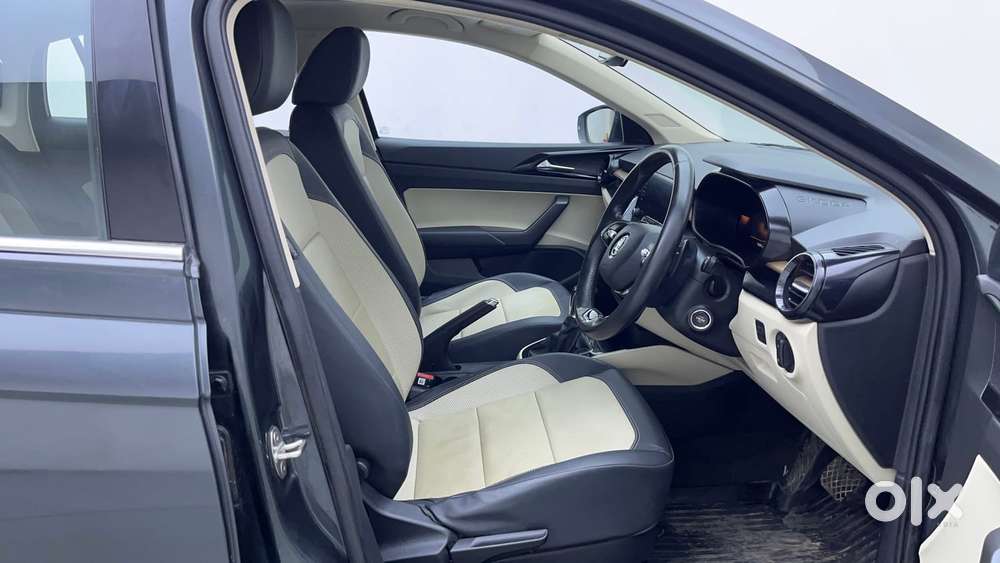 Skoda Slavia Style 1.0l Tsi At, 2023, Petrol