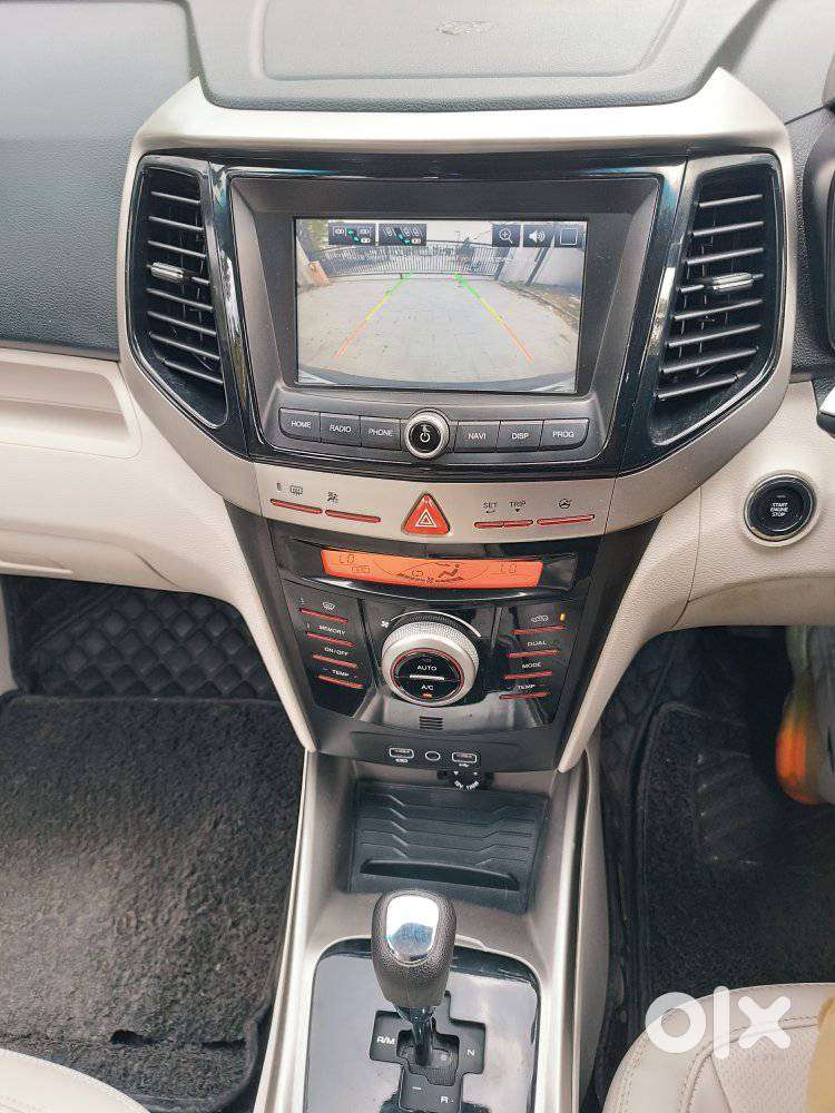 Mahindra Xuv300 1.2 W8 (o) Amt Petrol, 2022, Petrol