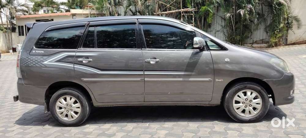 Toyota Innova 2.5 V Diesel 8-seater, 2009, Diesel