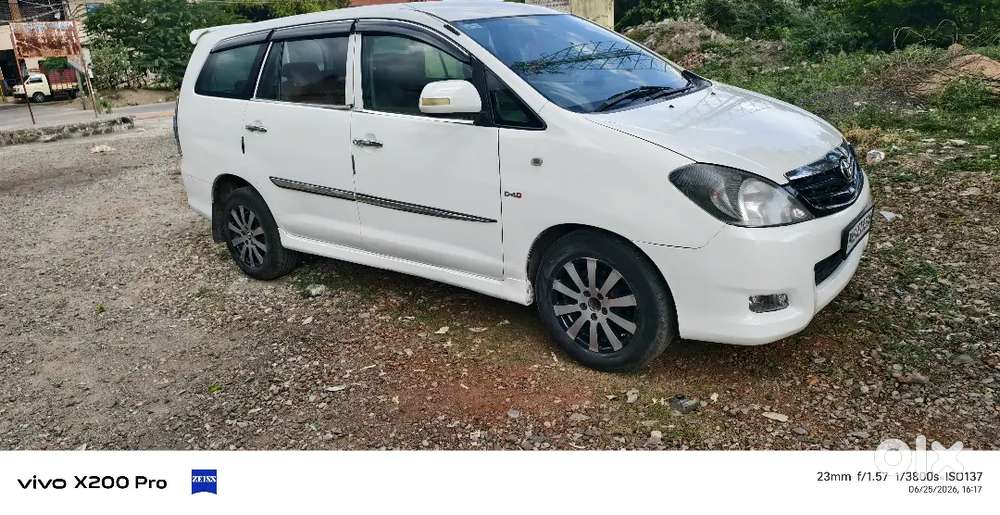 Toyota Innova 2011 Diesel 166000 Km Driven
