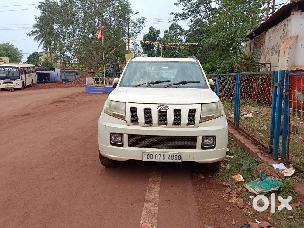 Mahindra Tuv 300 T8 2017