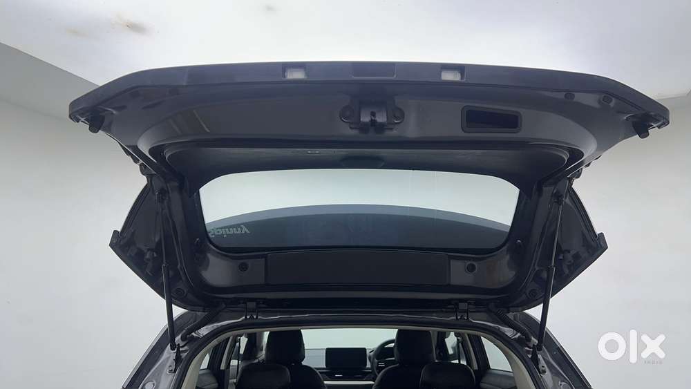 Tata Nexon Pure (s) 1.2 Petrol 6amt, 2025, Petrol