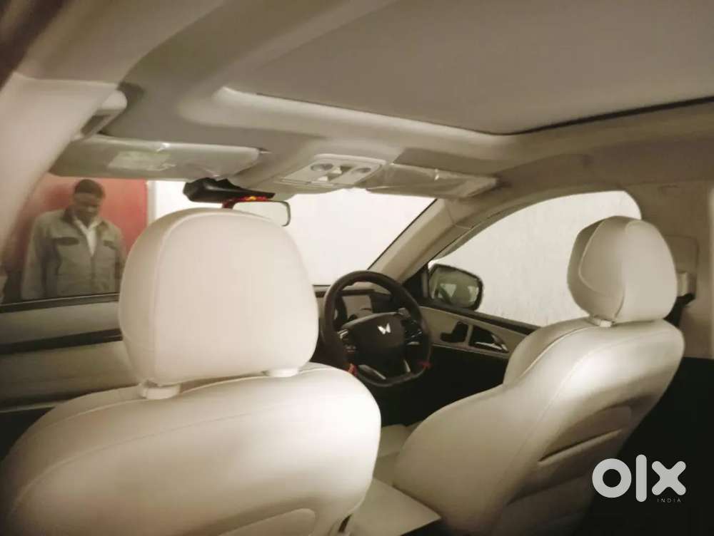 Mahindra Xuv700 2024 Petrol 12500 Km Driven