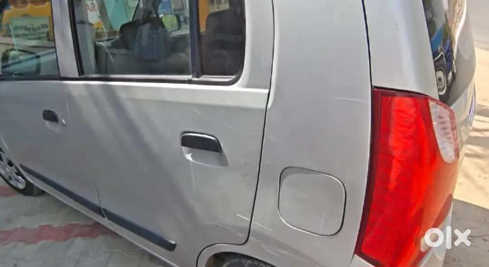 Cars Bohat Acchi Hai Saaf Condition Hai Baaki Baate Chat Par