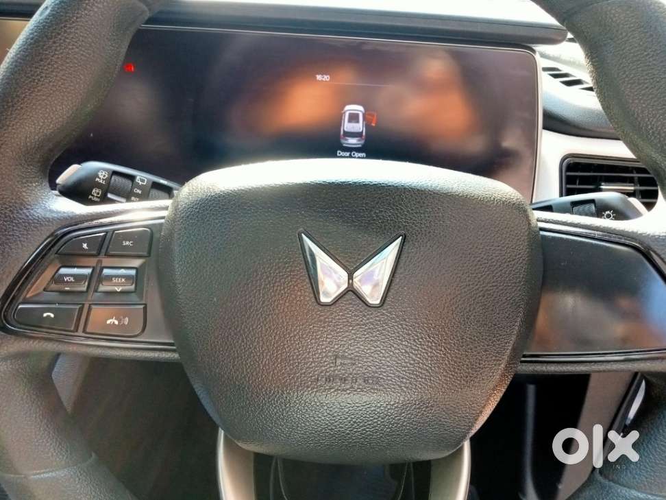 Mahindra Xuv700 2.0 Ax 5 Petrol At Str, 2022, Petrol